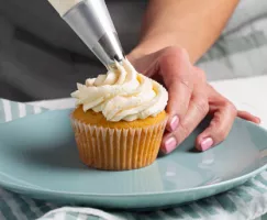 Vanilla_Cupcakes_hero_web-2 (2).jpg